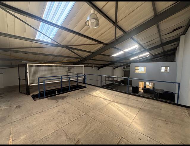 275M² WAREHOUSE TO LET IN STRAND INDUSTRIA
